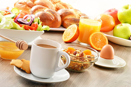 Un desayuno equilibrado es el principal hábito saludable en oficina