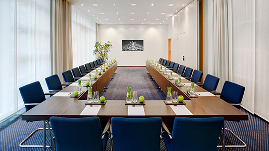 Elegante mesa de reuniones forma u