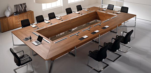 Mesa de reuniones rectangular en color nogal
