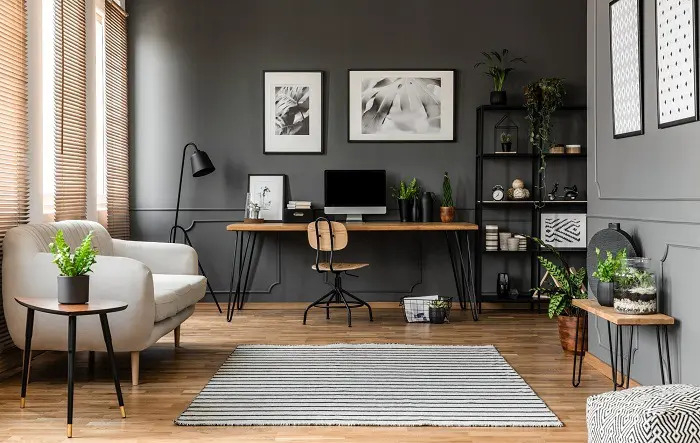 Oficina en casa con diseño de espacio abierto